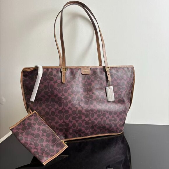 COACH Women's Tote Bag/Shoulder Bag. - Picture 2 of 9